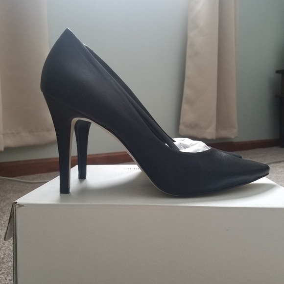 NIB Banana Republic heels - Picture 2 of 5